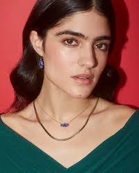 Elisa Bird's Instagram, Twitter & Facebook