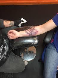 A friend came to me and asked me to design her a back piece involving a phoenix that illuminated with flames of various different colors. Woman Has Cremation Tattoo Of Her Late Fiance S Ashes Inked On Her Arm Just Three Weeks After He Died