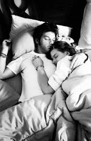 Epingle Par Ariuntuya Sur Love Dormir En Couple Couples Sensuels Couples Mignons
