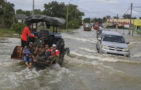 Sblum,limpahan air banjir.paras bahaya.di benteng gate sg kb, subhanallah. Banjir Kelantan Dan Otak Sempit
