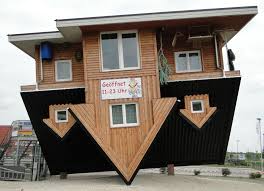 ɟdoʞ ɯǝp ɟnɐ das ding is: Bild Haus Verkehrt Herum Zu Das Verruckte Haus In Bispingen