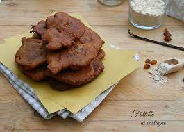 Le frittelle di castagne sono un dolce autunnale davvero semplice da preparare. Frittelle Di Castagne Con Uvetta E Pinoli Ricetta Di Famiglia