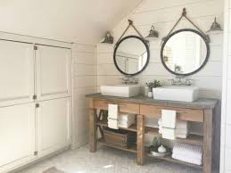 Cowhide chairs, shiplap walls, exposed beams—all are traditional markers of farmhouse style. The Best Farmhouse Bathroom Decor Farmhouse Bathroom Decor Ideas Apartment Therapy