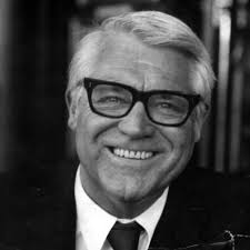 How not smiling back to him ?? Impossible.... he makes me smile......