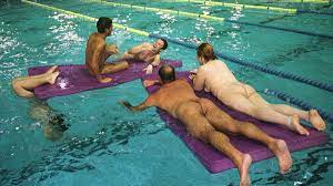 Barcelona podrá aumentar las piscinas municipales donde practicar nudismo