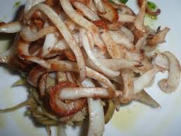 Appena la cipolla sarà imbiondita aggiungete le seppie, amalgamate e sfumate con del vino bianco. Seppie Saltate Con Carciofi Mangiare Bene