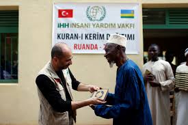 İhh i̇nsani yardım vakfı 0212 631 21 21 i̇hh hesap numaraları ve ihh banka hesapları aşağıda yer almaktadır. Ihh Dan 2019 Da 22 Bin Kur An I Kerim Dagitimi Timeturk Haber