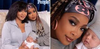 Lisa Raye with her sister Da Brat and her wife Judy 🫶🏾💯🤍🤍🤍😍🥰 Family  🫶🏾