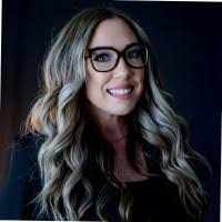 Roxy Cook's Instagram, Twitter & Facebook