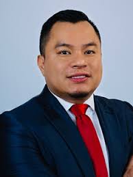 Lewis Macias's Instagram, Twitter & Facebook