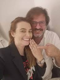 Você é uma pessoa com muito valor uma cunhada que depositou em mim sua confiança, sua atenção, e eu sou grato, muito grato a você. Carlos M Cunha O Padre De Festa E Festa Vai Casar Se Com Mulher 26 Anos Mais Nova