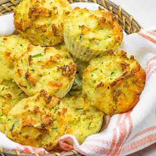 Muffins Aux Courgettes Et Cheddar Au Thermomix La Collation Ideale Idee Recette Recette Legumes Thermomix Regime Ceto