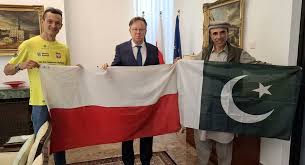 Polish cyclist completes 1,390-km tour from Islamabad to Khunjerab Pass