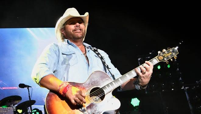 Toby Keith calls the shots at Nashville concert