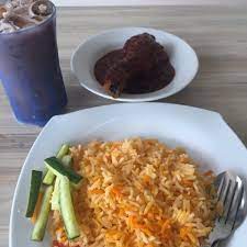 Salah satu tempat makan nasi dagang yang sedap di terengganu adalah di batu burok. Nasi Dagang Kak Pah 2 Kuala Terengganu Terengganu