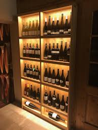 Im wohnzimmer ist eine längere lagerung der weine,. Weinregale Diy S Und Einrichtungsideen Bei Couch