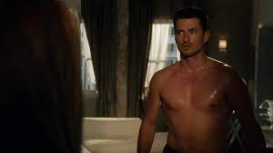 ausCAPS: Wes Brown shirtless in 90210 5-06 The Con