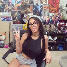 18 Pro Gamers Who Could Also Be Models Sssniperwolf Model Girl