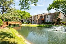 Surrounded by glistening ponds natural beauty, briarbrook offers freshly renovated 1 and 2 bedroom apartment homes featuring granite countertops, stainless steel appliances and washers and dryers in every home. Briarbrook Apartment Homes Wheaton Il Apartment Finder