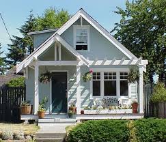 Découvrez tout ce que le thu (msletter) a découvert sur pinterest, la plus grande collection d'idées au monde. Pin By Thu Pham Le Anh On New Beginnings Front Porch Design Porch Design Front Porch Pergola