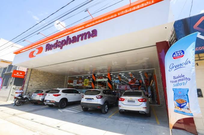 Funcionária é baleada durante assalto a unidade da Redepharma em João Pessoa