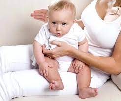 Hacer Eructar Al Bebe Recien Nacido Consejos Y Posturas Pequesalus