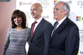 Погрузив свой небогатый скарб в фургон, ферн становится современным. Dzheff Bezos Jeff Bezos Biografiya I Istoriya Uspeha Sostoyanie Osnovatelya Amazon