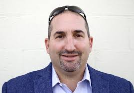 Aaron Zeff's Instagram, Twitter & Facebook