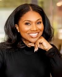 Samantha Saunders's Instagram, Twitter & Facebook