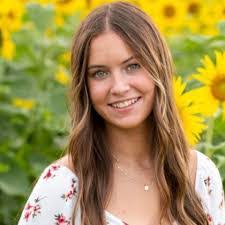 Dena Hull's Instagram, Twitter & Facebook