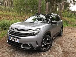 Pour preuve, la communication indique que le c5 aircross va se démarquer de ses concurrents par tout comme le pack safety (régulateur de vitesse adaptatif, avec freinage automatique, et suivi de ligne notamment). Essai Citroen C5 Aircross Puretech 130 Sans Plomb Ni Complexes