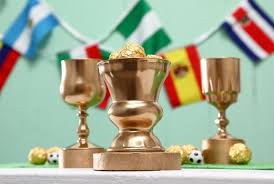 Pokal Fussball Weinglaser Goldfarbe Diy Basteln Mit Kindern Kindergeburtstag Produziert Fur Tambini De Fussball Party Pokal Party