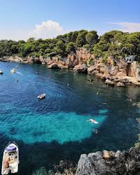 Balade Le Long Du Sentier Du Littoral Au Cap D Antibes Vue Sur La Baie Des Milliardaires Voyage Europe Cap D Antibes Voyage