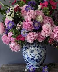 Among the many beautiful flowers found, here are 10 most beautiful flowers in the world. Cake Atelier Amsterdam I Love Beautiful Flower Arrangements In Blue And White Chinese Porce Flower Arrangements Beautiful Flower Arrangements Beautiful Flowers