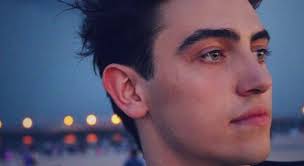 Nella terza serata del festival duetterò insieme alla voce della mia amica. Fidanzato Michele Bravi E Single Un Amore Gli Ha Stravolto La Vita