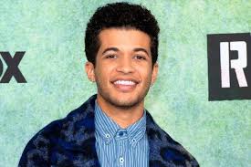 John Ambrose em "Para todos garotos que já amei"// John Ambrose em " P.S  ainda amo você " A a Netflix acha que eu tenho cara de palhaça?