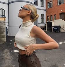 They have earned her more than 700,000 followers. Emma Ellingsen Bio Age Height Fitness Models Biography