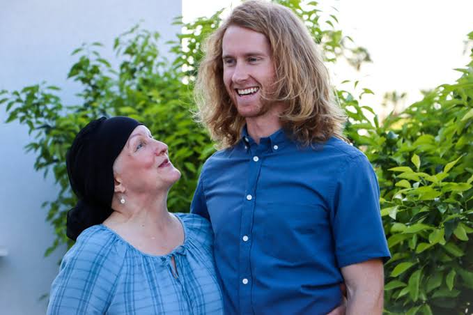 A Son Grew Out His Hair to Make a Wig for His Mom Who's Suffered From Brain  Tumor for 20 Years: Here's Their Story