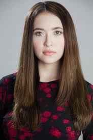 Jean Mora's Instagram, Twitter & Facebook