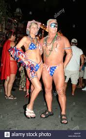 Andy newman/florida keys news bureau the key west fantasy fest parade down duval street is one florida party not to miss. Fantasy Fest Nachtschwarmer Auf Der Duval Street Key West Florida Keys Fl Usa Stockfotografie Alamy