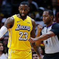 Nba referees make anywhere between $250,000 and $500,000 in a year, depending on their distinction as an nba referee. How Much Do Nba Referees Make A Year