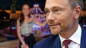 Beach waves long bob ohne hitze. Christian Lindner Freundin Franca Lehfeldt Mit Flechtfrisur Dirndl Wow Was Fur Ein Anblick Youtube