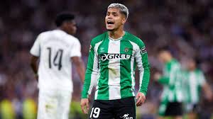 Cucho Hernández se muestra autocrítico tras la dura derrota del Betis ante el Real Madrid