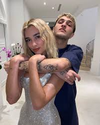 Dua lipa was something out of a clueless dream on the grammys 2020 red carpet. Dua Lipa On Twitter 2020