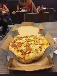 Pizza, pasta, salate, snacks, desserts uvm. Domino S Pizza Singapur 8 Chun Tin Rd Bukit Timah Restaurant Bewertungen Telefonnummer Tripadvisor