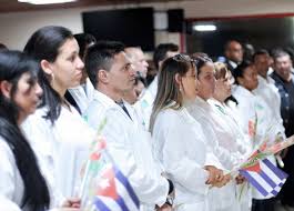 De más de 700 cubanos en Bolivia solo 205 eran médicos, revela ...