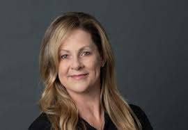 Kari Munson's Instagram, Twitter & Facebook