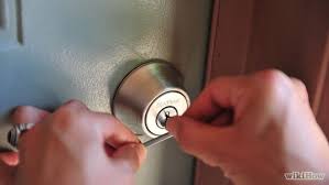 How To Pick A Lock With A Bobby Pin Pick A Lock With A Bobby Pin Bobby Pins Survival Prepping Diy Fashion