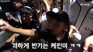 류현진(34·토론토 블루제이스)이 2일(한국시간) 미국 뉴욕 양키스타디움에서 열린 뉴욕 양키스와의 2021 메이저리그 개막전에 선발 등판해 힘차게 투구하고 있다. íŒ¬ ì„œë¹„ìŠ¤ êµ­ë‚´ ì•¼êµ¬ ë‚˜ë¬´ìœ„í‚¤