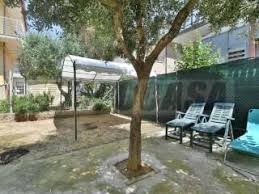 Porto sant'elpidio, in zona servita e tranquilla, casa singola su 2 livelli piu' rustico, garage e cantina, corte e terreno di mq. Case Indipendenti In Vendita Porto Sant Elpidio Immobiliare It